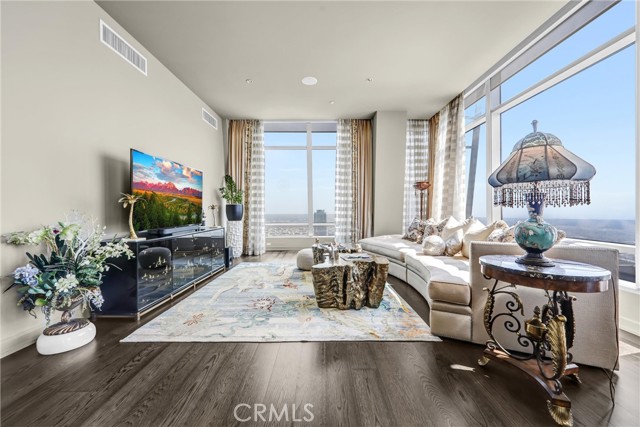 Detail Gallery Image 10 of 56 For 900 W Olympic Bld 50a,  Los Angeles,  CA 90015 - 3 Beds | 4 Baths