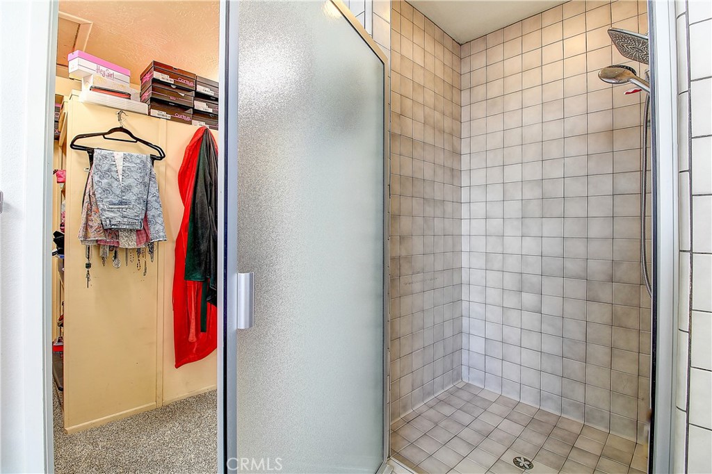 https://media.crmls.org/medias/e8041eb2-57f2-4158-a352-636c2380d02b.jpg?preset=X-Large