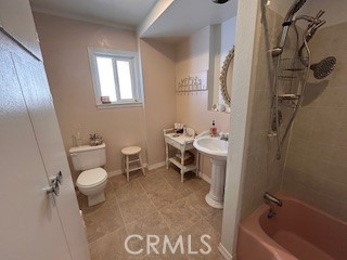 https://media.crmls.org/medias/e8042ae5-496c-4f4f-8124-9a1954503447.jpg?preset=X-Large
