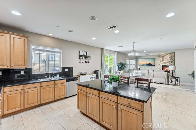 Detail Gallery Image 11 of 42 For 15601 N Peak Ln, Fontana,  CA 92336 - 4 Beds | 3 Baths