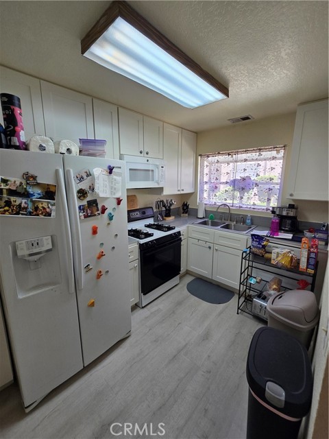 Detail Gallery Image 6 of 9 For 1726 S Mountain Ave #C,  Ontario,  CA 91762 - 2 Beds | 2/1 Baths