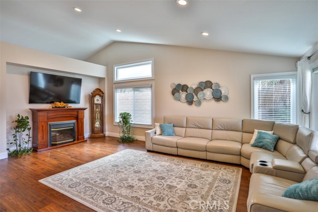 Detail Gallery Image 5 of 30 For 916 Big Spring Ct, Corona,  CA 92878 - 4 Beds | 2 Baths