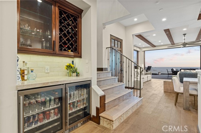 310 E Oceanfront, Newport Beach CA: https://media.crmls.org/medias/e804ad33-725f-4fcf-a2b5-1d2f3b00897e.jpg