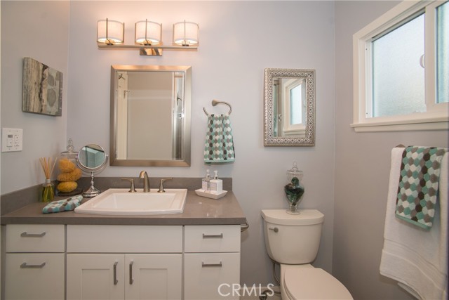 Detail Gallery Image 11 of 15 For 214 via Anita, Redondo Beach,  CA 90277 - 4 Beds | 3/1 Baths