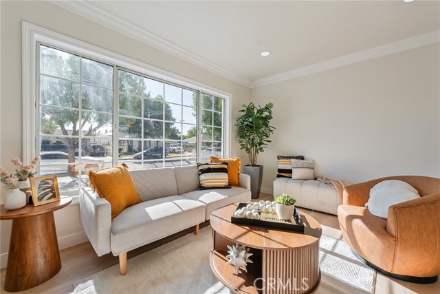 619 N Townsend Street, Santa Ana CA: https://media.crmls.org/medias/e8057e20-bd40-42f7-83dd-1fce6bf7f8c5.jpg