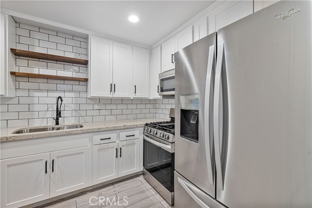 Detail Gallery Image 9 of 27 For 31311 the Old Rd #B,  Castaic,  CA 91384 - 3 Beds | 2/1 Baths