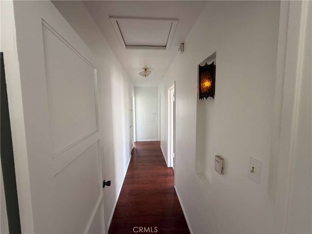 https://media.crmls.org/medias/e8084cf8-faf1-4384-b19c-d45051b48e4b.jpg?preset=X-Large