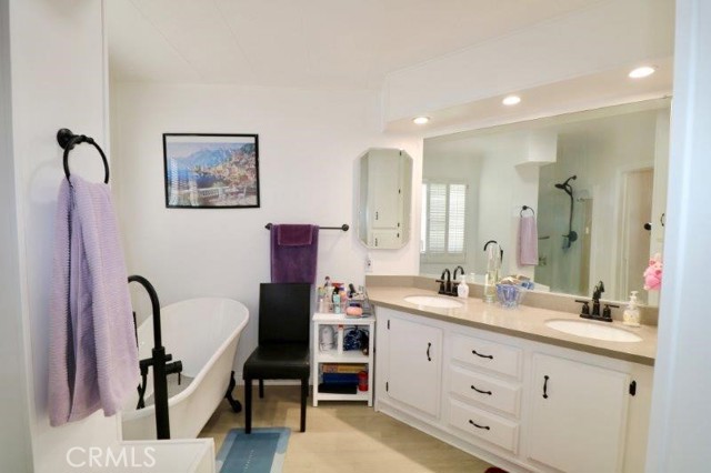 731 Glenlake Drive, Placentia CA: https://media.crmls.org/medias/e8089e8a-b9cf-4943-a0bb-9d6068ead0a4.jpg