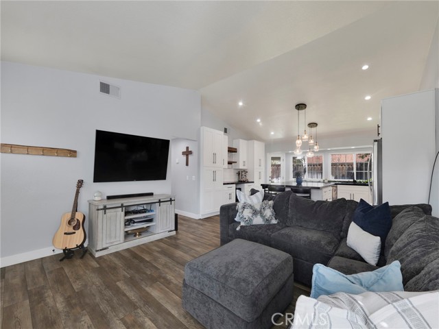 Detail Gallery Image 5 of 27 For 27936 Beacon, Castaic,  CA 91384 - 3 Beds | 2 Baths