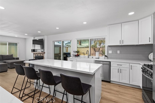 Detail Gallery Image 9 of 22 For 9121 Madeline Dr, Huntington Beach,  CA 92646 - 4 Beds | 2/1 Baths