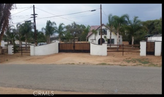 Detail Gallery Image 2 of 5 For 4606 Fairbanks Ave, Jurupa Valley,  CA 92509 - 2 Beds | 2 Baths