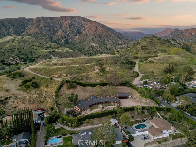 Detail Gallery Image 8 of 64 For 11159 Mcvine, Sunland,  CA 91040 - 4 Beds | 4 Baths