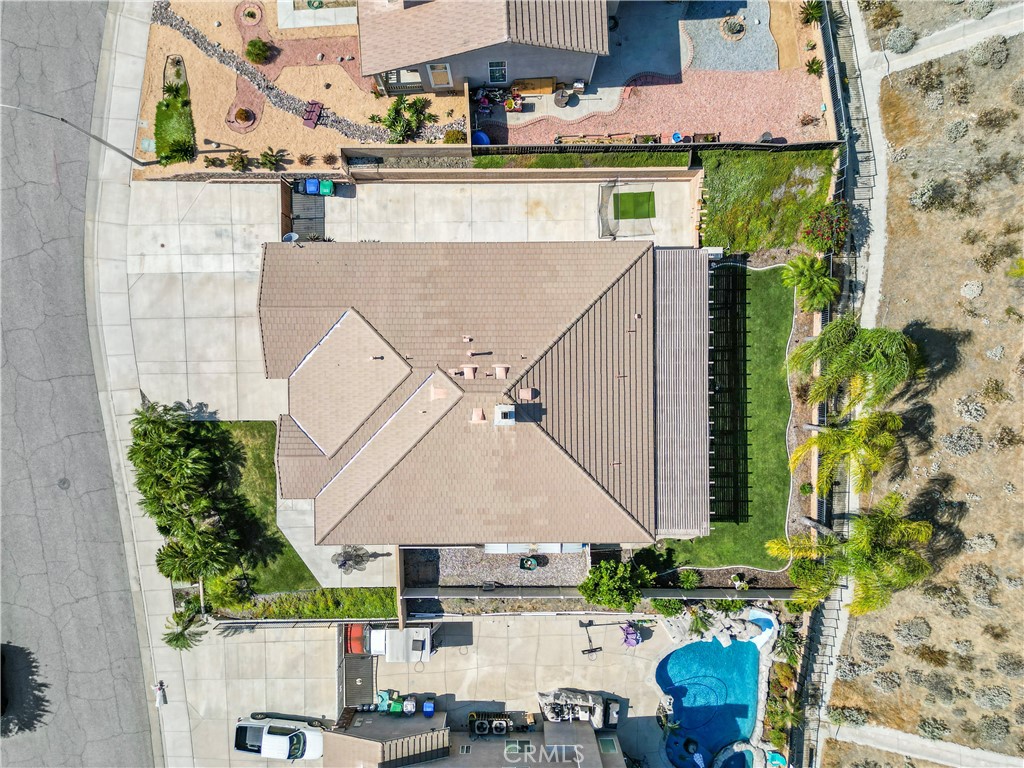 https://media.crmls.org/medias/e80bf9d6-89bf-48a2-960f-8f553f12b4df.jpg?preset=X-Large