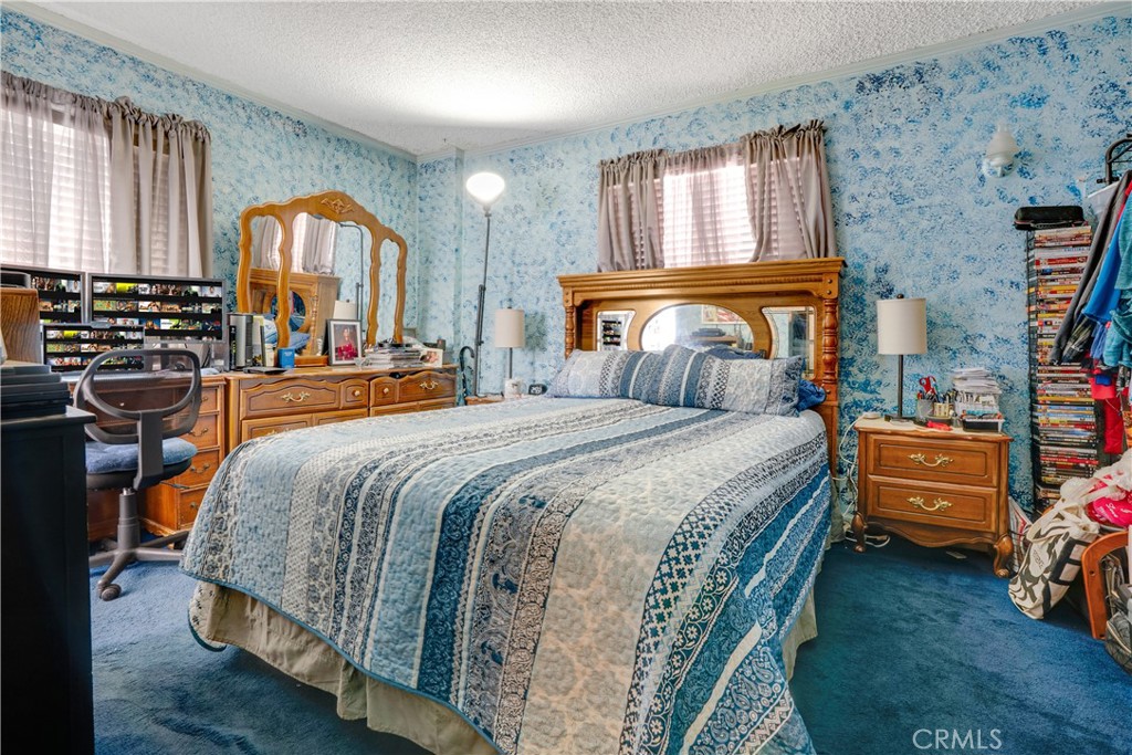 https://media.crmls.org/medias/e80dc079-6853-4004-ac63-3daee62e1318.jpg?preset=X-Large