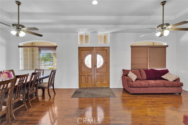 21350 Ramona Avenue, Apple Valley CA: https://media.crmls.org/medias/e80de468-e5b1-4de2-8fe1-5ef21fe7e234.jpg