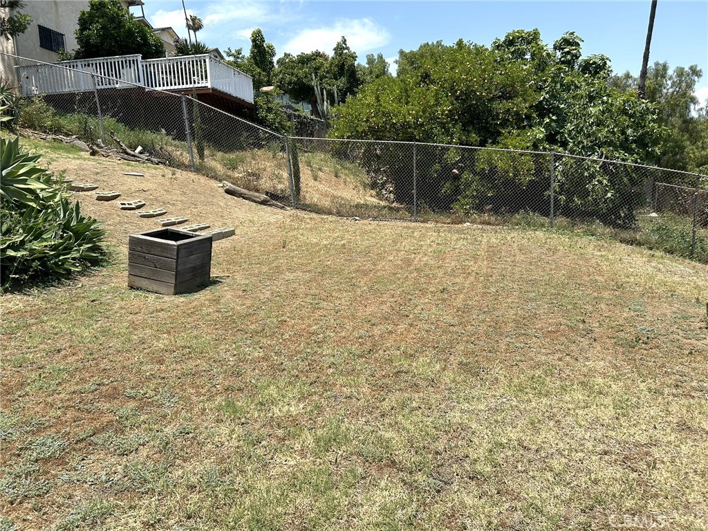 https://media.crmls.org/medias/e80e42ce-7fd5-4b83-afe0-0c888c796aae.jpg?preset=X-Large