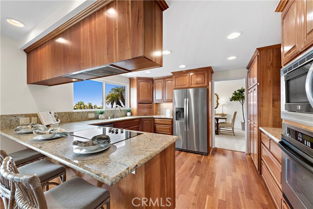 Kitchen with breakfast bar