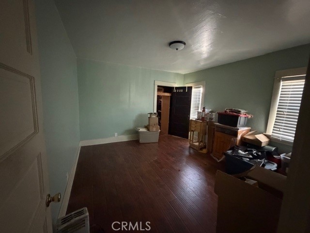 https://media.crmls.org/medias/e80f7f8b-10ac-4e7a-b5ff-49e6be892e27.jpg?preset=X-Large