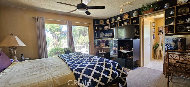 2242 Oak Crest Drive, Riverside CA: https://media.crmls.org/medias/e80faec0-9b71-46a6-8644-8fe5f43bb960.jpg