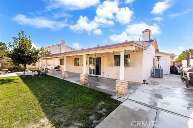 15454 Raymond, Fontana CA: https://media.crmls.org/medias/e80fb360-bc16-463c-ba47-ea8b7a4d7465.jpg