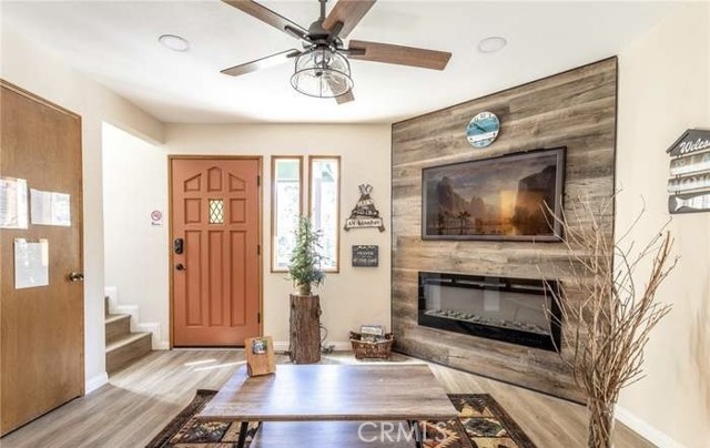 Detail Gallery Image 3 of 12 For 27981 Rainbow Dr, Lake Arrowhead,  CA 92352 - 3 Beds | 1/1 Baths