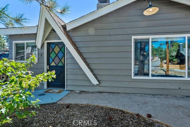 560 Edgemoor, Big Bear Lake CA: https://media.crmls.org/medias/e81036c3-391e-41b5-9522-1a4d28c6ce55.jpg