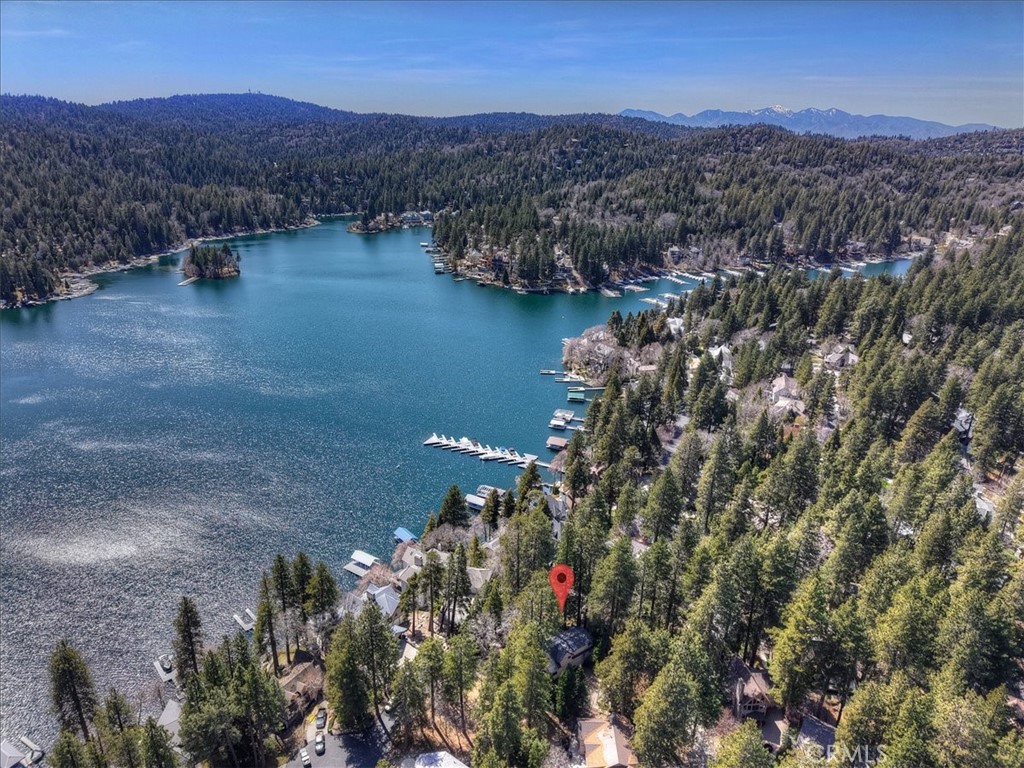 https://media.crmls.org/medias/e8113d9b-88e1-492e-bb52-fd1663021741.jpg?preset=X-Large