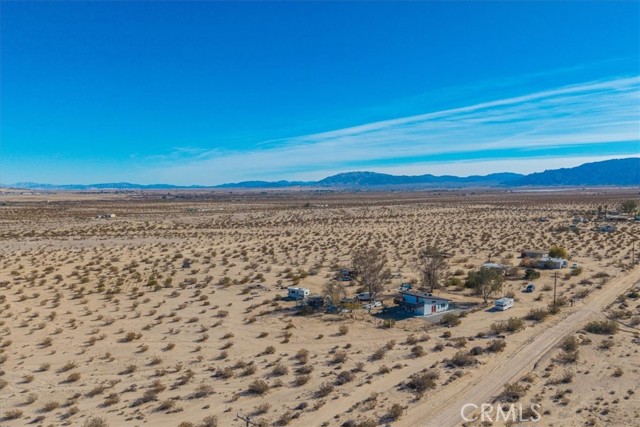 1421 Sunrise Avenue, 29 Palms CA: https://media.crmls.org/medias/e811854a-6bd3-4acf-a4ce-61b7d7689b72.jpg