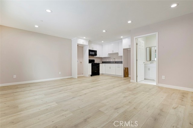 Detail Gallery Image 2 of 8 For 7302 N Firmament Ave, Van Nuys,  CA 91406 - 0 Beds | 1 Baths