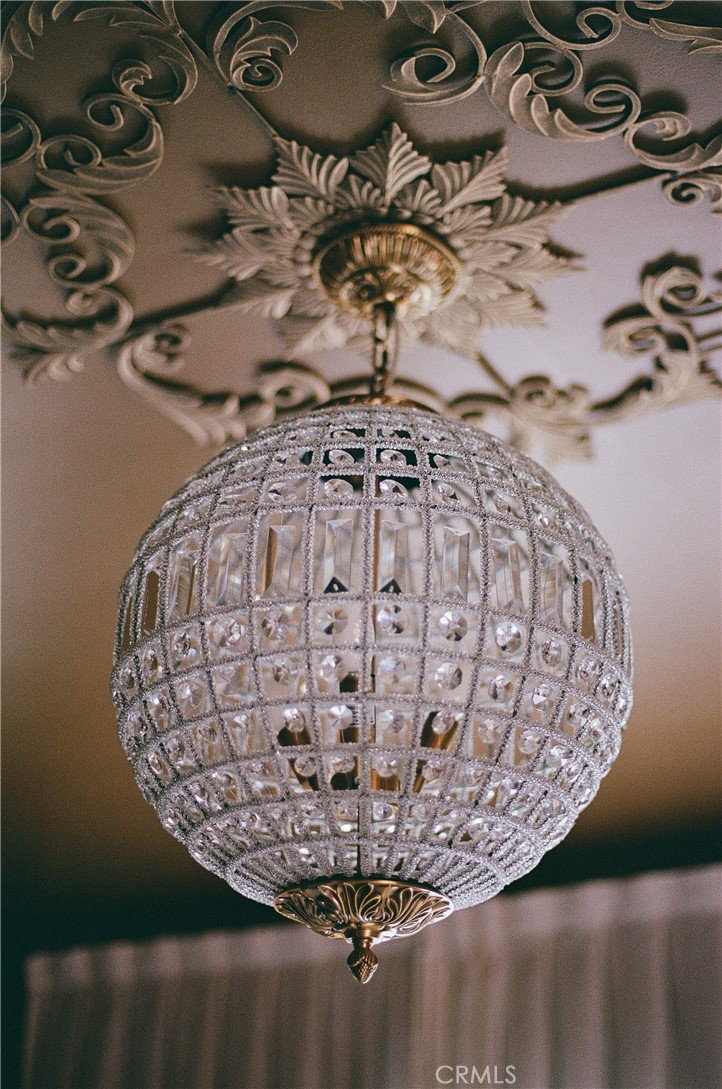 https://media.crmls.org/medias/e811e2cf-7ef5-4ef0-b679-4e49317b57eb.jpg?preset=X-Large