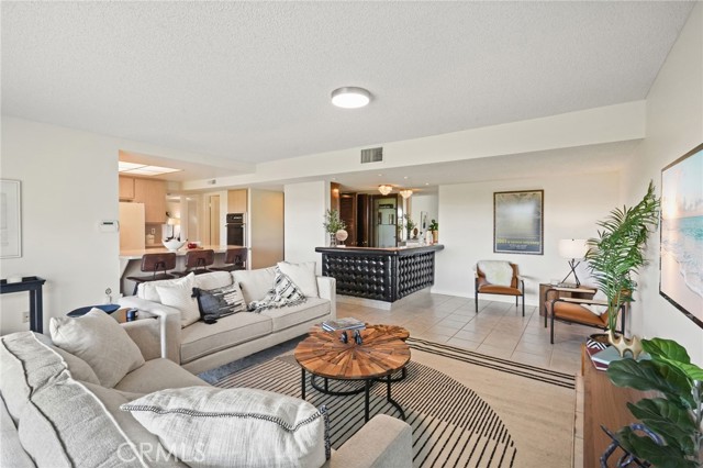 Detail Gallery Image 17 of 64 For 5932 Ellenview Ave, Woodland Hills,  CA 91367 - 5 Beds | 4 Baths