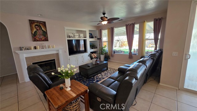 Detail Gallery Image 13 of 25 For 12324 Firefly, Victorville,  CA 92392 - 3 Beds | 2 Baths
