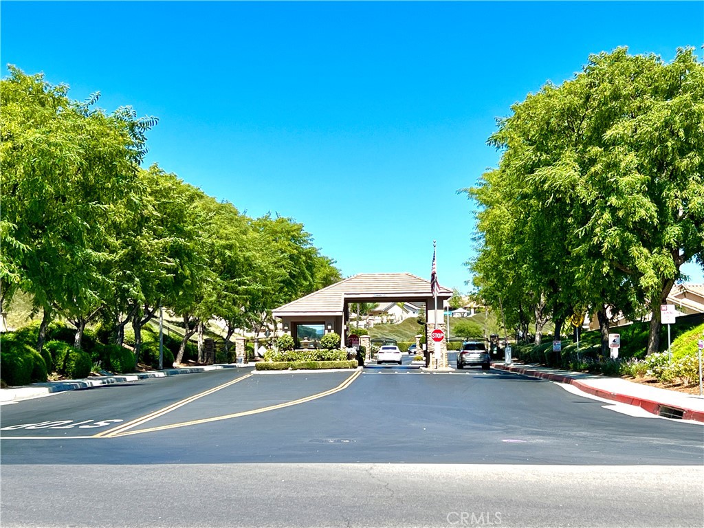 https://media.crmls.org/medias/e8131050-c10f-43eb-b901-0124dae9767c.jpg?preset=X-Large