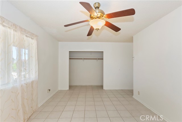 7486 Earhart Avenue, Hesperia CA: https://media.crmls.org/medias/e8136b30-4f3f-4063-a01b-bf72872a828f.jpg