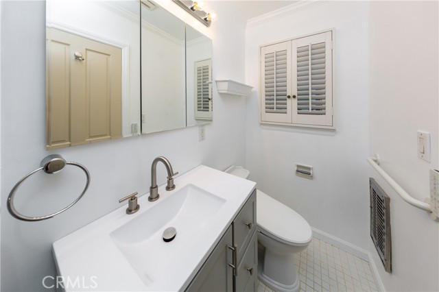 22151 Ingomar Street, Canoga Park CA: https://media.crmls.org/medias/e814dc4f-76c9-41cd-aa47-6e038f9d37d2.jpg