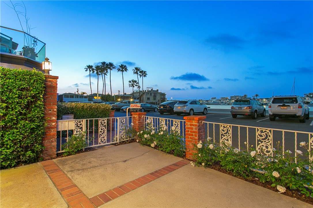 Detail Gallery Image 36 of 39 For 1817 W Bay Ave #3,  Newport Beach,  CA 92663 - 2 Beds | 2/1 Baths