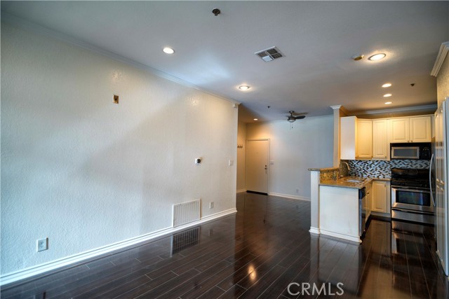 Detail Gallery Image 6 of 12 For 300 N El Molino Ave #216,  Pasadena,  CA 91101 - 2 Beds | 2 Baths