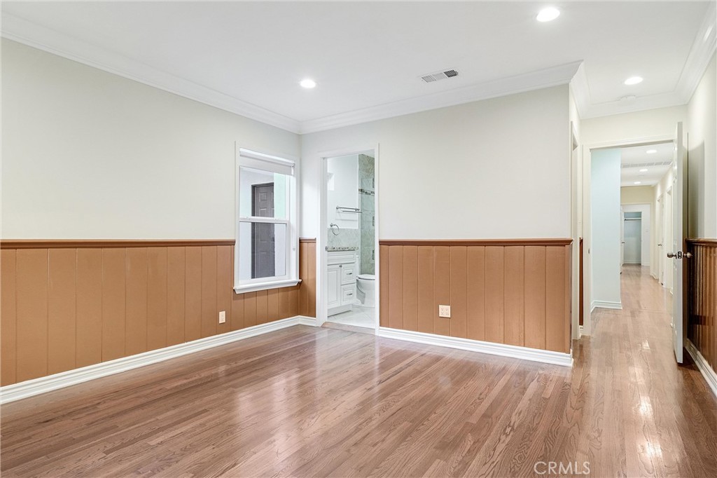 https://media.crmls.org/medias/e816d16a-1085-44ee-8613-b138cd4cca40.jpg?preset=X-Large