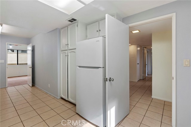 Detail Gallery Image 10 of 27 For 7625 Reseda Bld #104,  Reseda,  CA 91335 - 3 Beds | 2 Baths