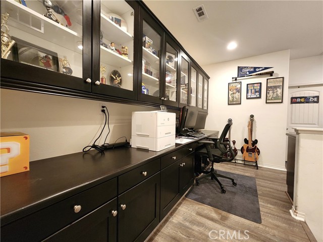 22013 Barrington Way, Saugus CA: https://media.crmls.org/medias/e8170b69-dda5-43dd-8fd9-e0ed138d8e55.jpg