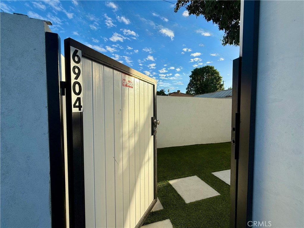 https://media.crmls.org/medias/e817170d-06ec-434d-a6f0-a0ade3a4c55c.jpg?preset=X-Large