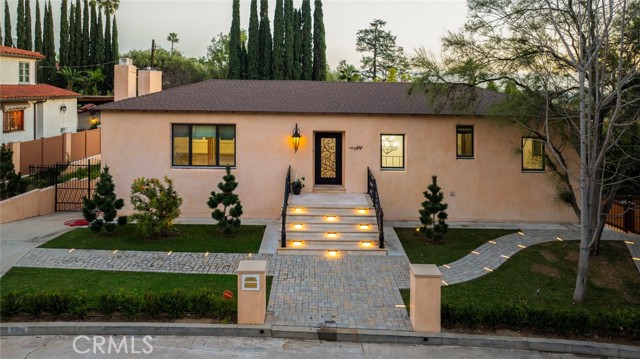 Detail Gallery Image 2 of 36 For 954 Rosemount, Glendale,  CA 91207 - 5 Beds | 3 Baths