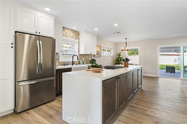 Detail Gallery Image 6 of 51 For 7048 Mclennan Ave, Lake Balboa,  CA 91406 - 4 Beds | 2 Baths