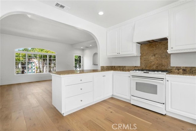 Detail Gallery Image 2 of 16 For 369 E 20th, Costa Mesa,  CA 92627 - 4 Beds | 3 Baths