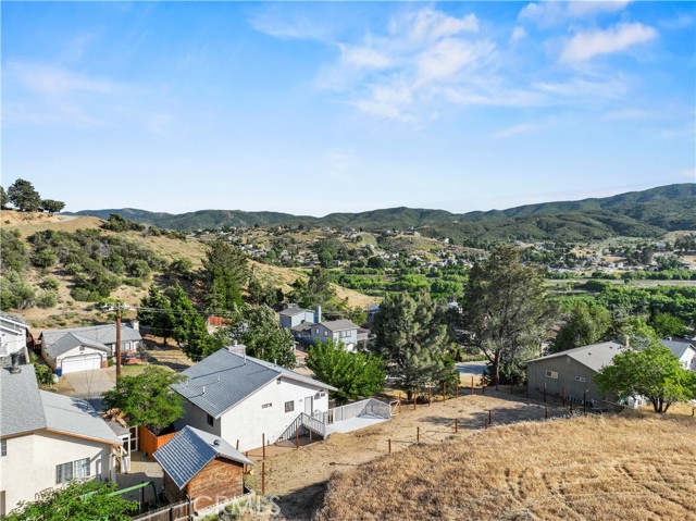 43323 LOOKABOUT RD, Lake Hughes CA: https://media.crmls.org/medias/e8181588-be47-4376-8888-a2ffe19d74d0.jpg