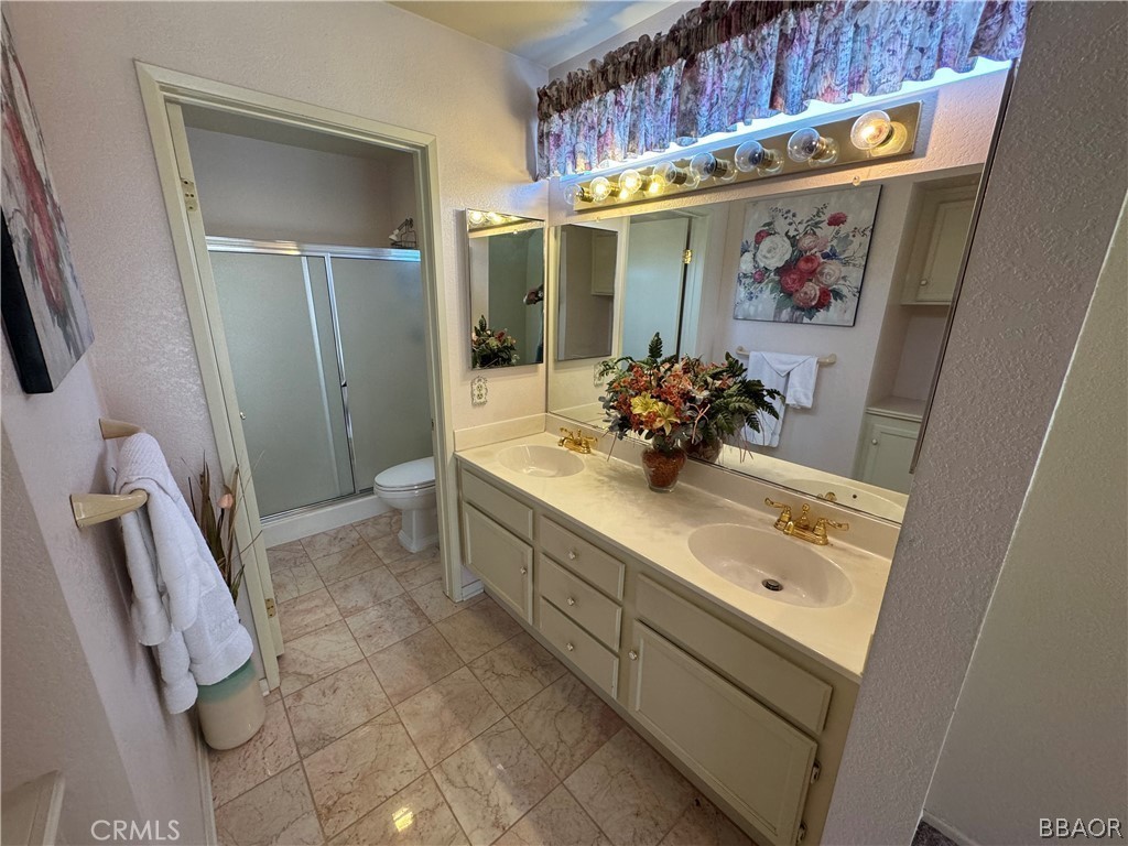 https://media.crmls.org/medias/e81852e5-1df8-43fe-bd2b-a409f590ec1d.jpg?preset=X-Large