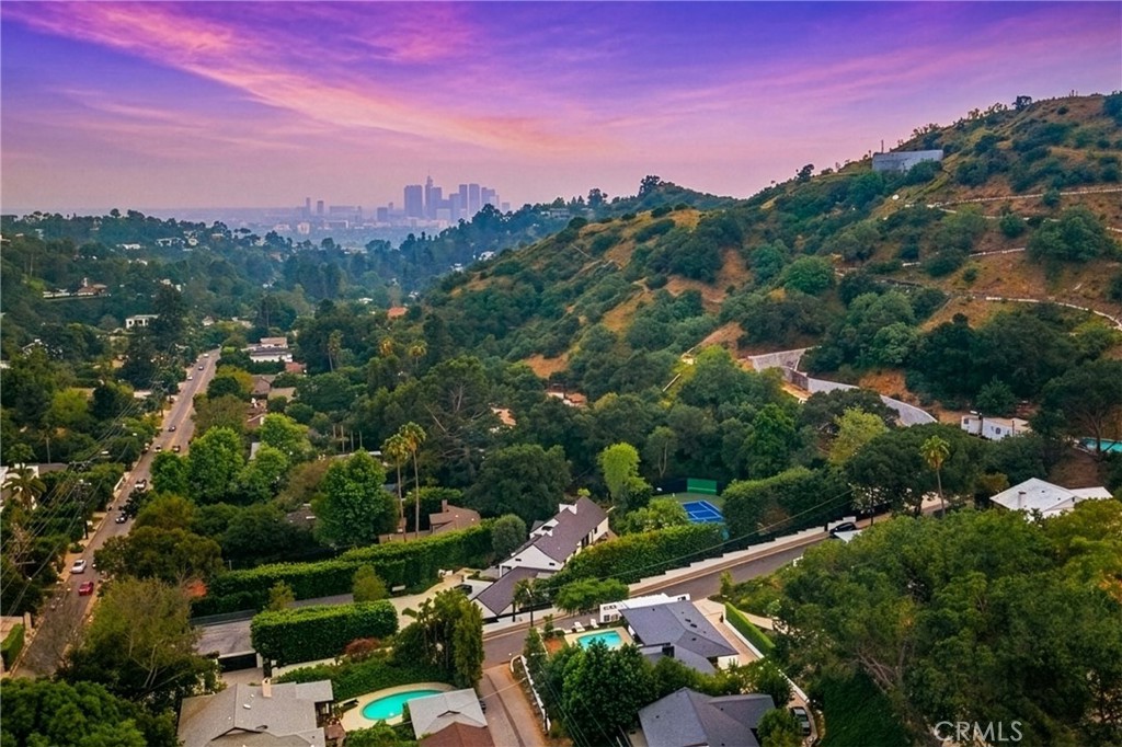 https://media.crmls.org/medias/e8187754-9d2a-471b-97e0-aafcdc0884c8.jpg?preset=X-Large