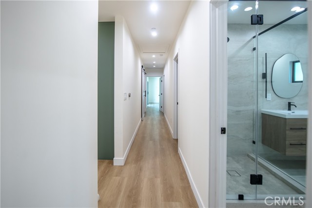 Detail Gallery Image 8 of 19 For 7760 Independence Ave, Canoga Park,  CA 91304 - 4 Beds | 2/1 Baths