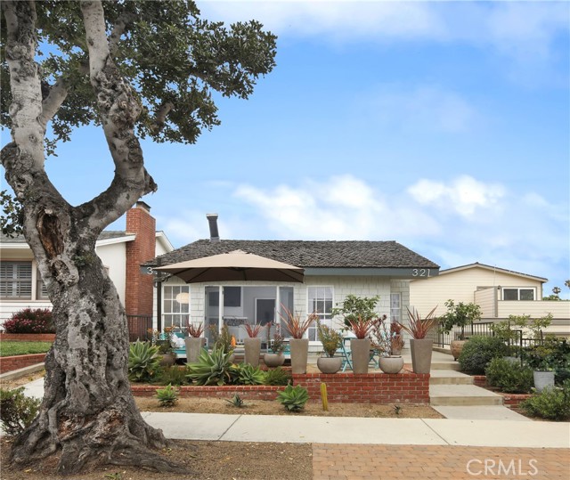 Detail Gallery Image 1 of 16 For 321 Iris Ave, Corona Del Mar,  CA 92625 - 2 Beds | 2 Baths