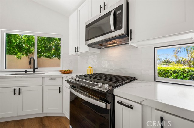 4 Saint Martin, Laguna Niguel CA: https://media.crmls.org/medias/e8196e58-d8fb-4ef7-86e3-f991dfe27546.jpg